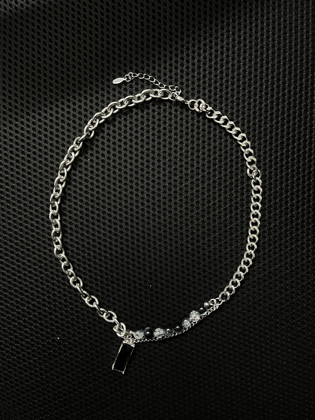 Offset Choker