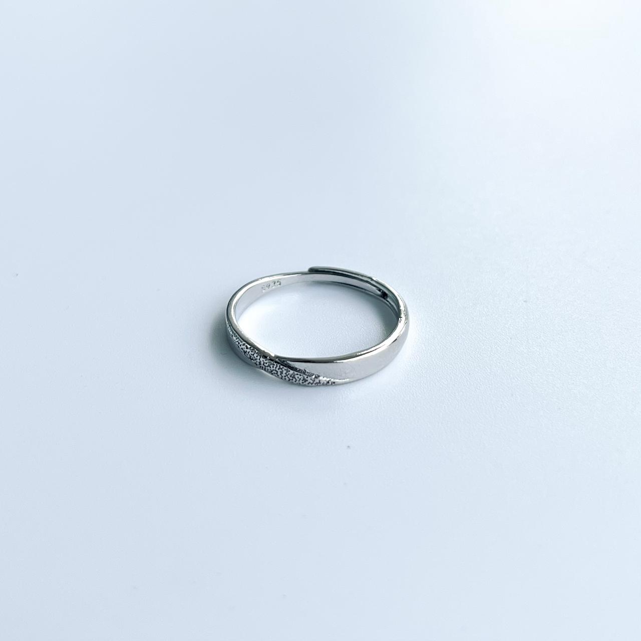 Comet Twist Ring