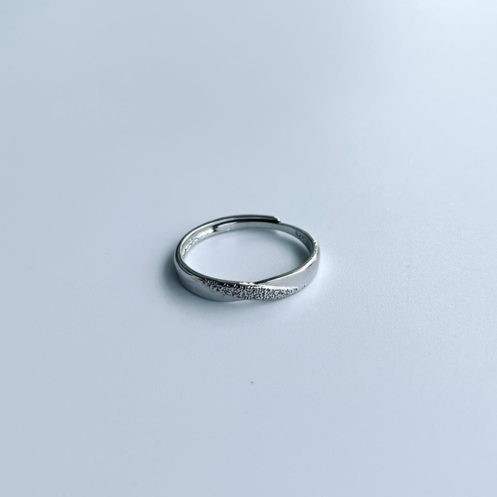 Comet Twist Ring